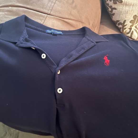 Beautiful Women’s Ralph Lauren Polo size L blue in color. - Picture 3 of 5